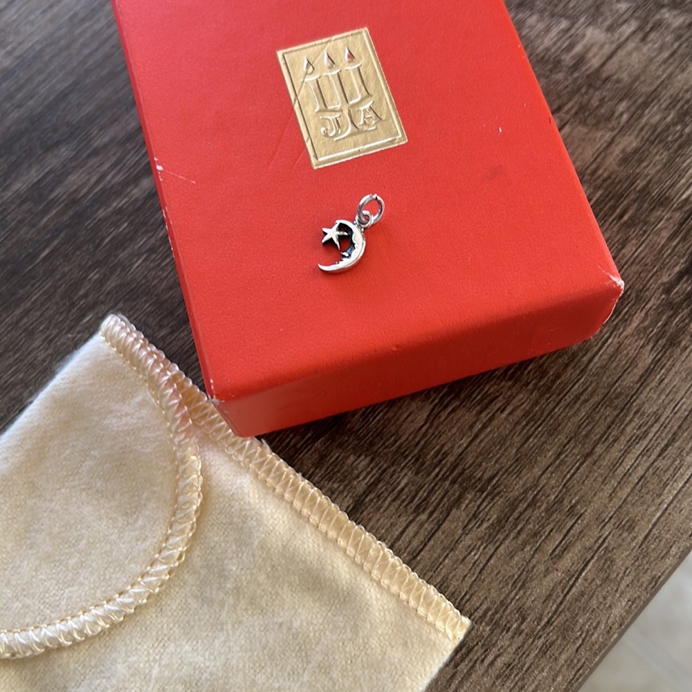 James Avery